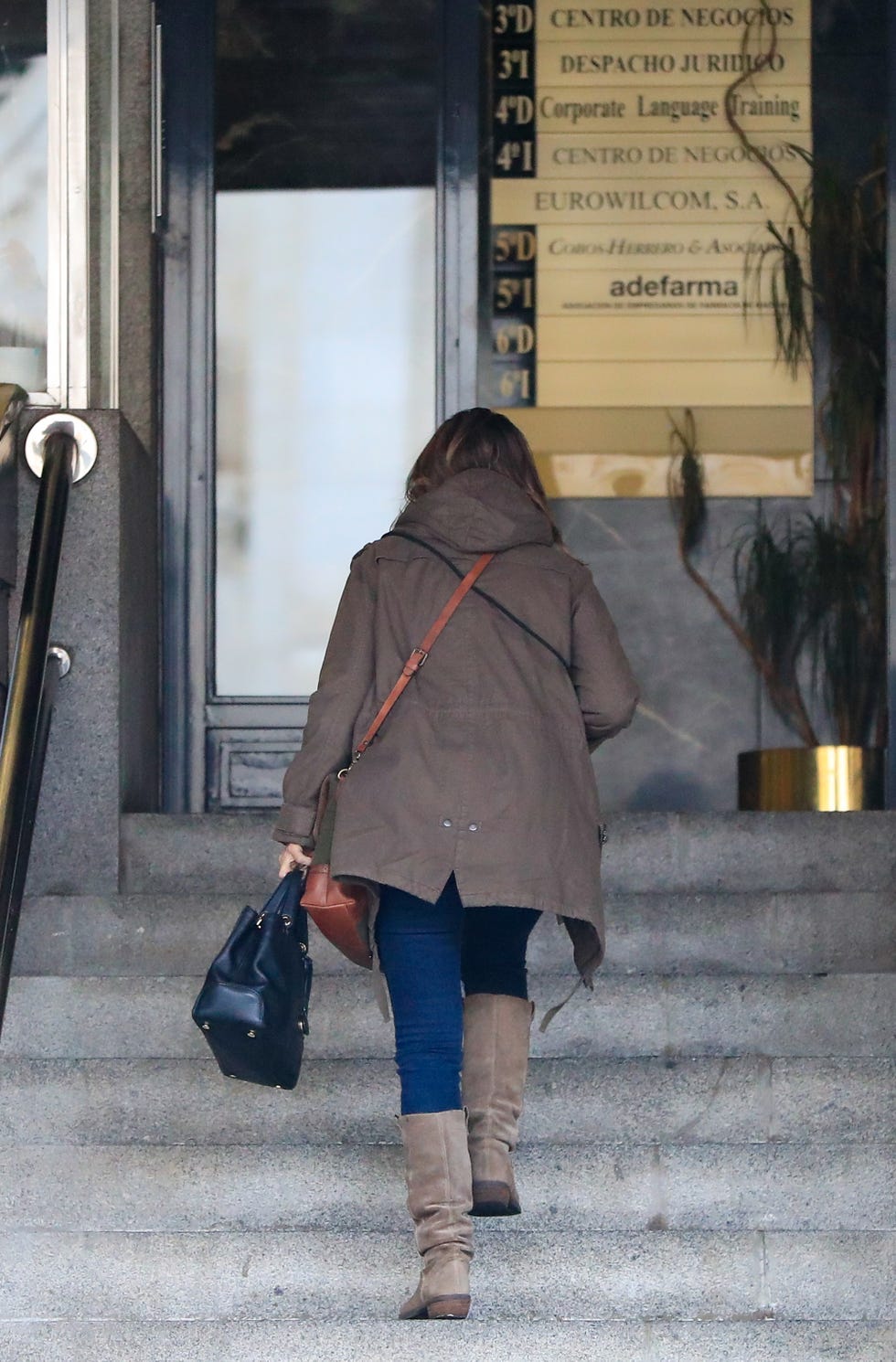 fabiola martínez a su llegada a un despacho de abogados en madrid
