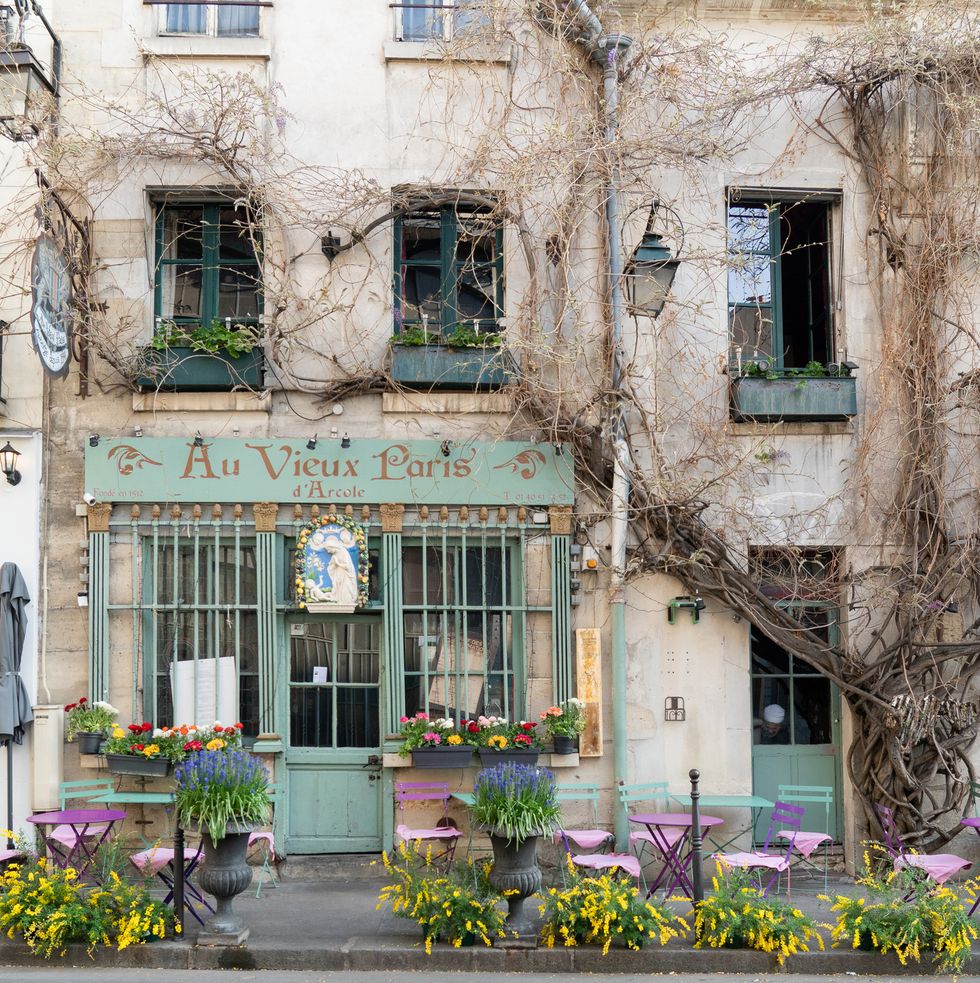 facade of au vieux paris d'arcole