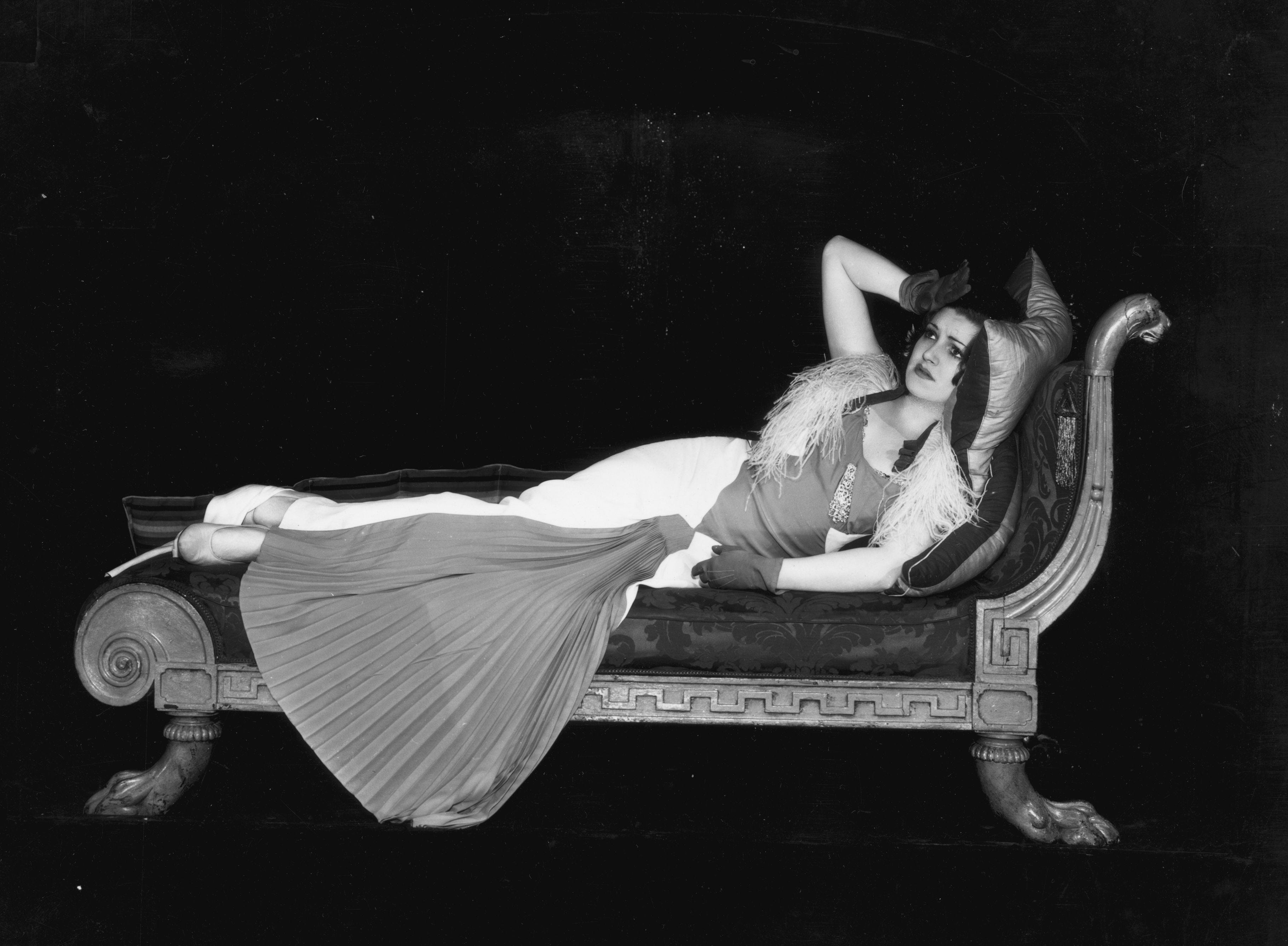 Fainting Couch History - What is a Fainting Couch?