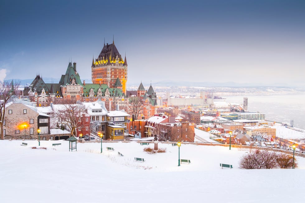 fairmont le chateau frontenac at dusk