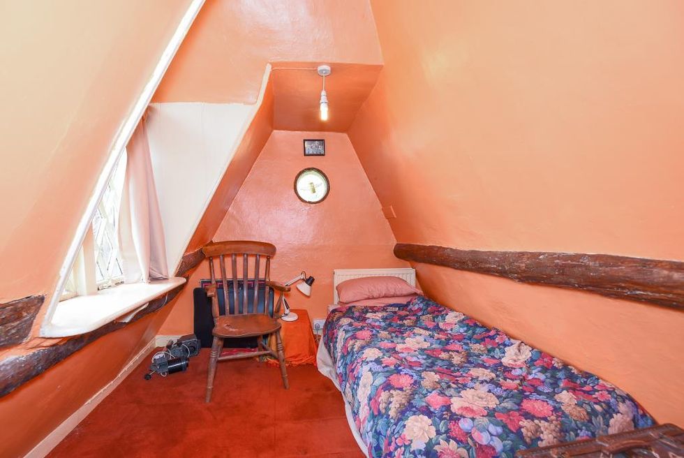 Fairy tale cottage - Wiltshire - bed - Zoopla