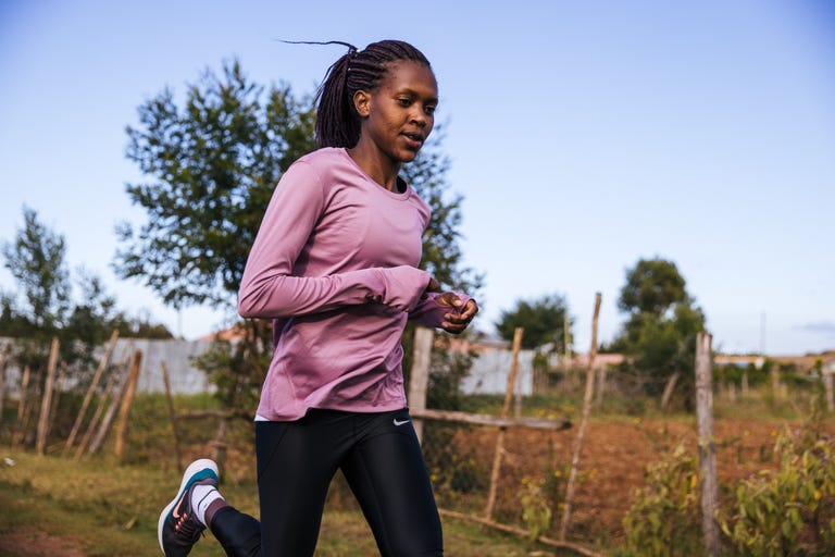 faith kipyegon vuelve de su embarazo para volver a ser campeona olímpica de 1500 metros