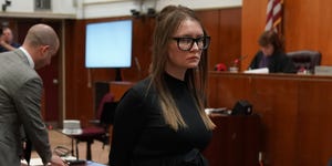 anna delvey expone sus cuadros