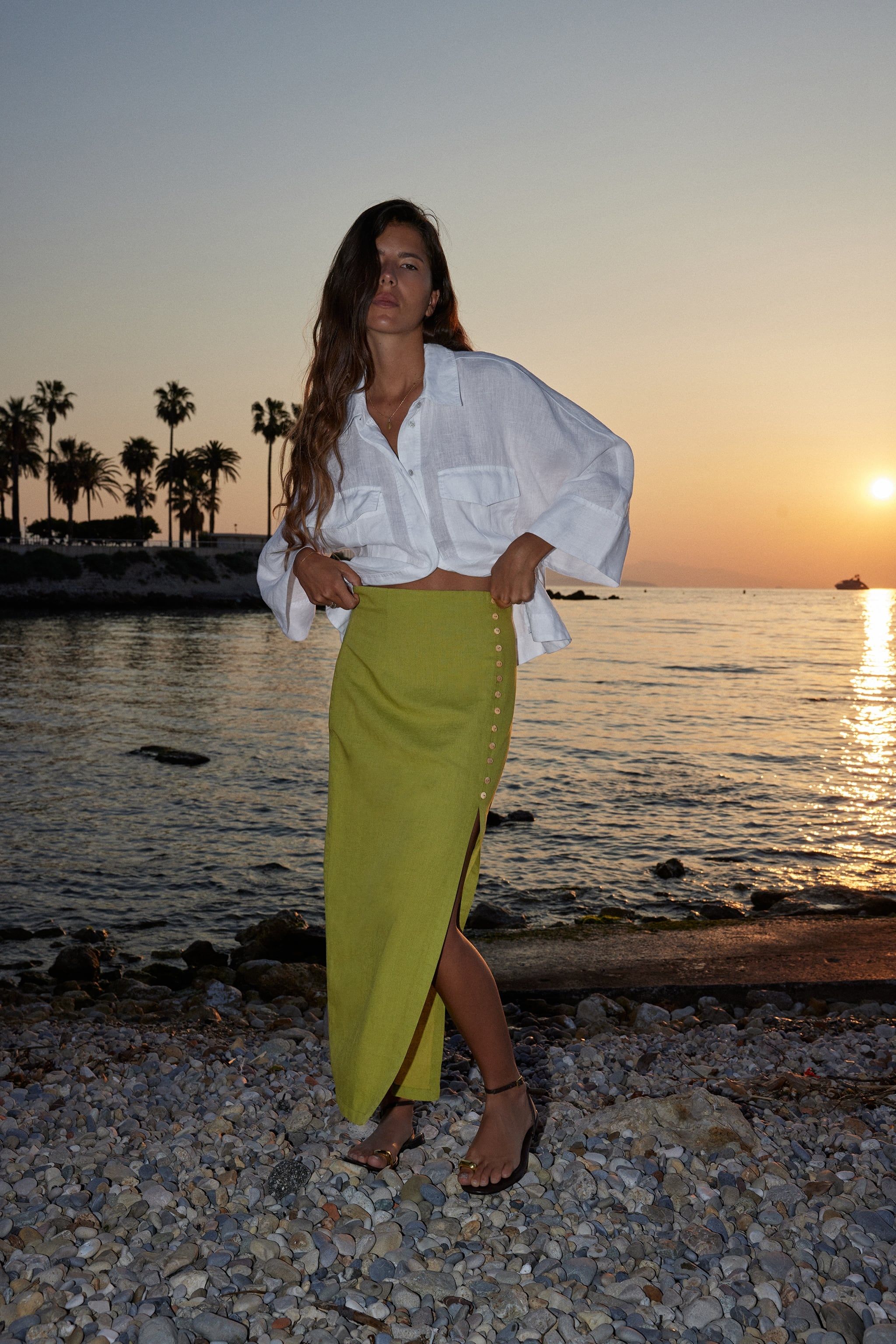 La falda larga de lino de 25 € de Zara del verano 2023