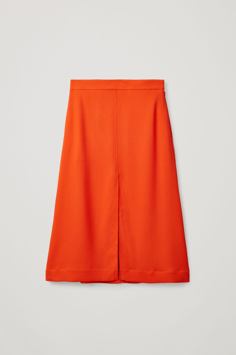 Las faldas midi recuperan la moda de los años 50