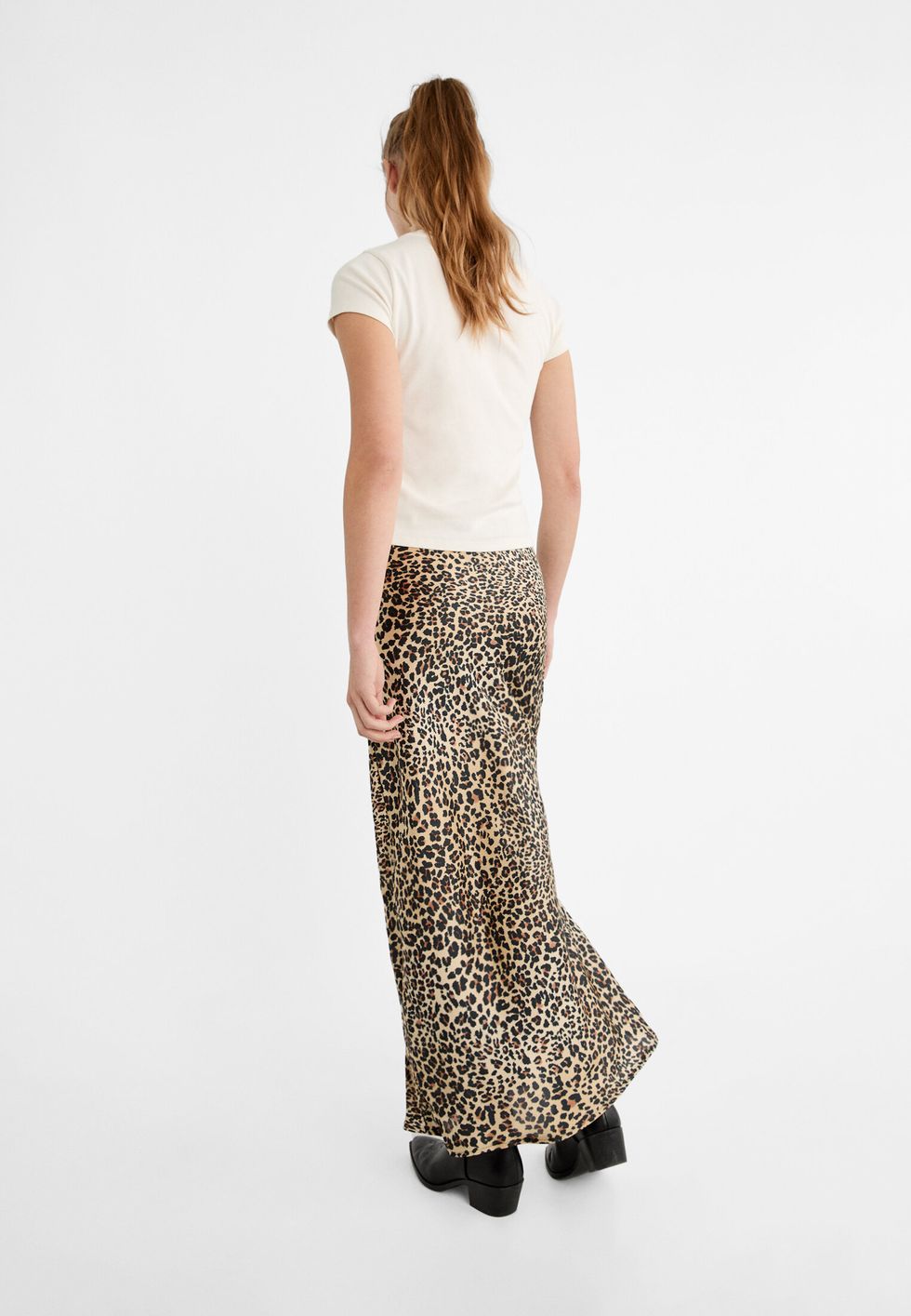 falda midi satinada de leopardo de stradivarius