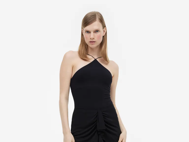 Falda Negra de H&M, Talla M, corta en forma de campana – Digibazar PR