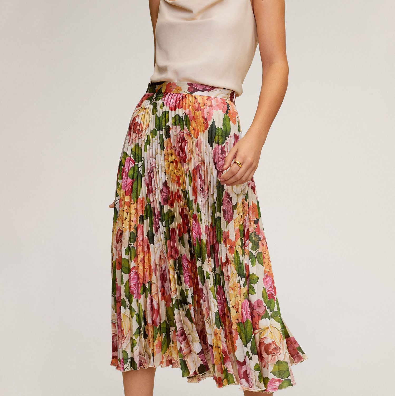 falda plisada de Mango con 'print' floral ideal
