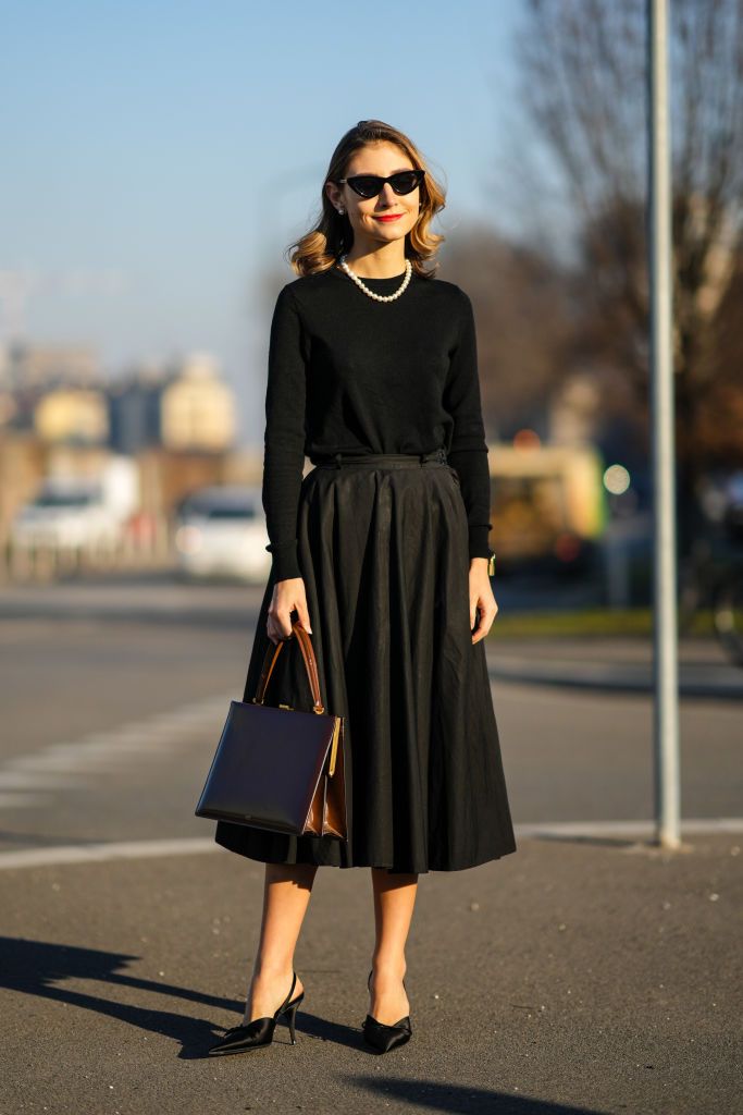 Ideas para combinar falda dorada. Lo Mejor de Street Style.  Cool street  fashion, Street style looks, Street style trends