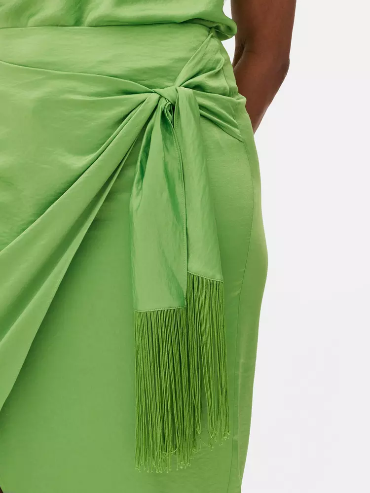 conjunto de top y falda verde de invitada de primark