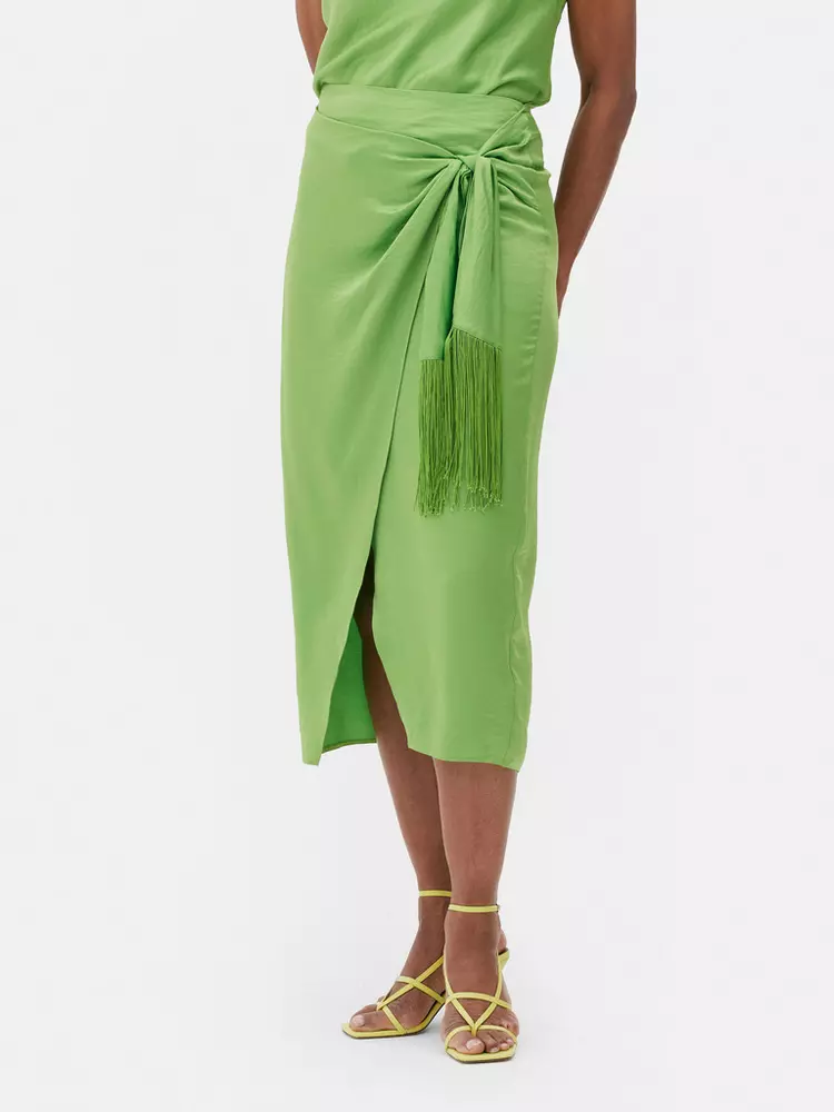 conjunto de top y falda verde de invitada de primark