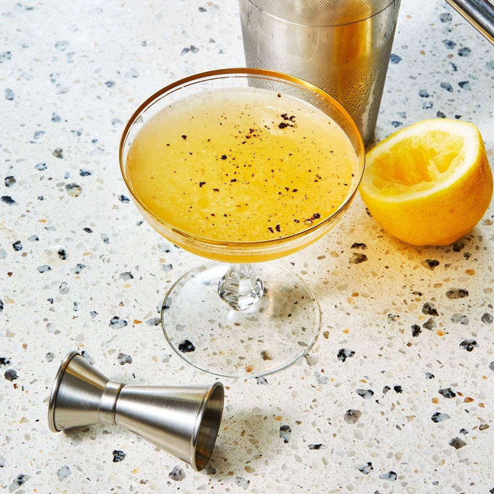bees knees fall cocktail in a glass