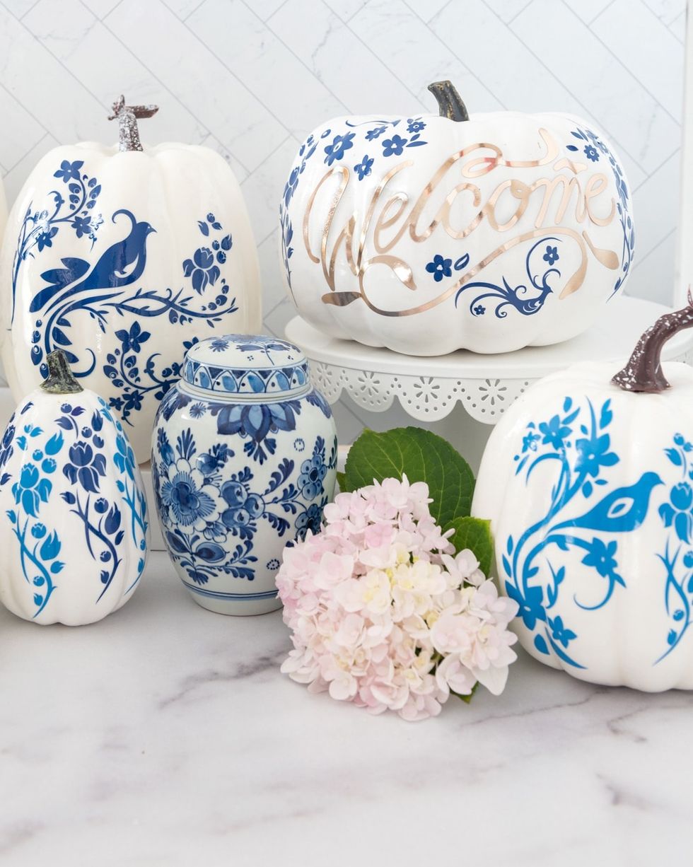 https://hips.hearstapps.com/hmg-prod/images/fall-crafts-for-adults-chinoiserie-pumpkins-648786c1ee541.jpeg?crop=0.808xw:0.675xh;0.192xw,0.301xh&resize=980:*