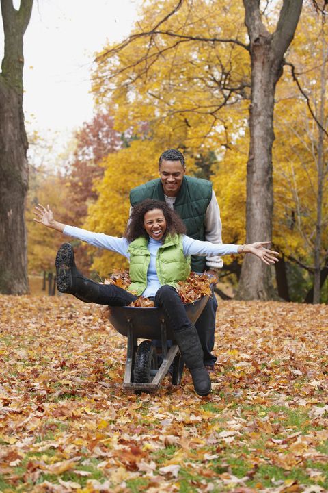 fall date ideas play in leaves