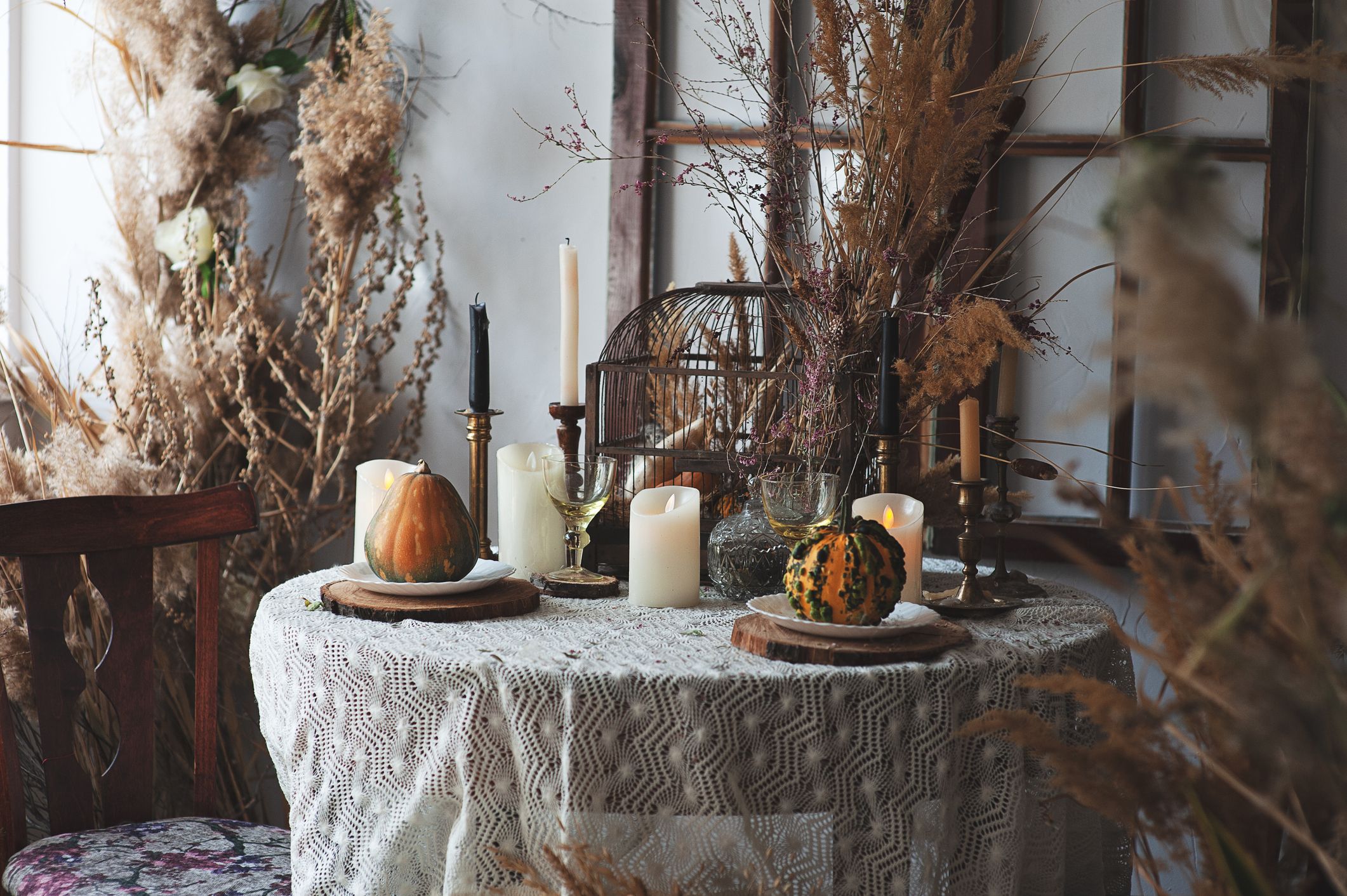 58 Best Thanksgiving Table Setting Ideas and Table Decor for 2022