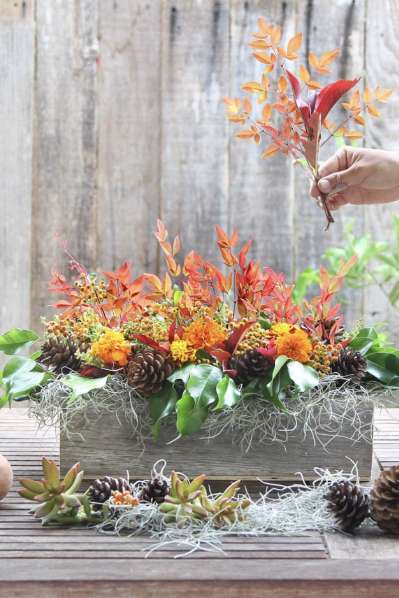 20 Fall Decorating Ideas With Using Dry Leaves And Fruits