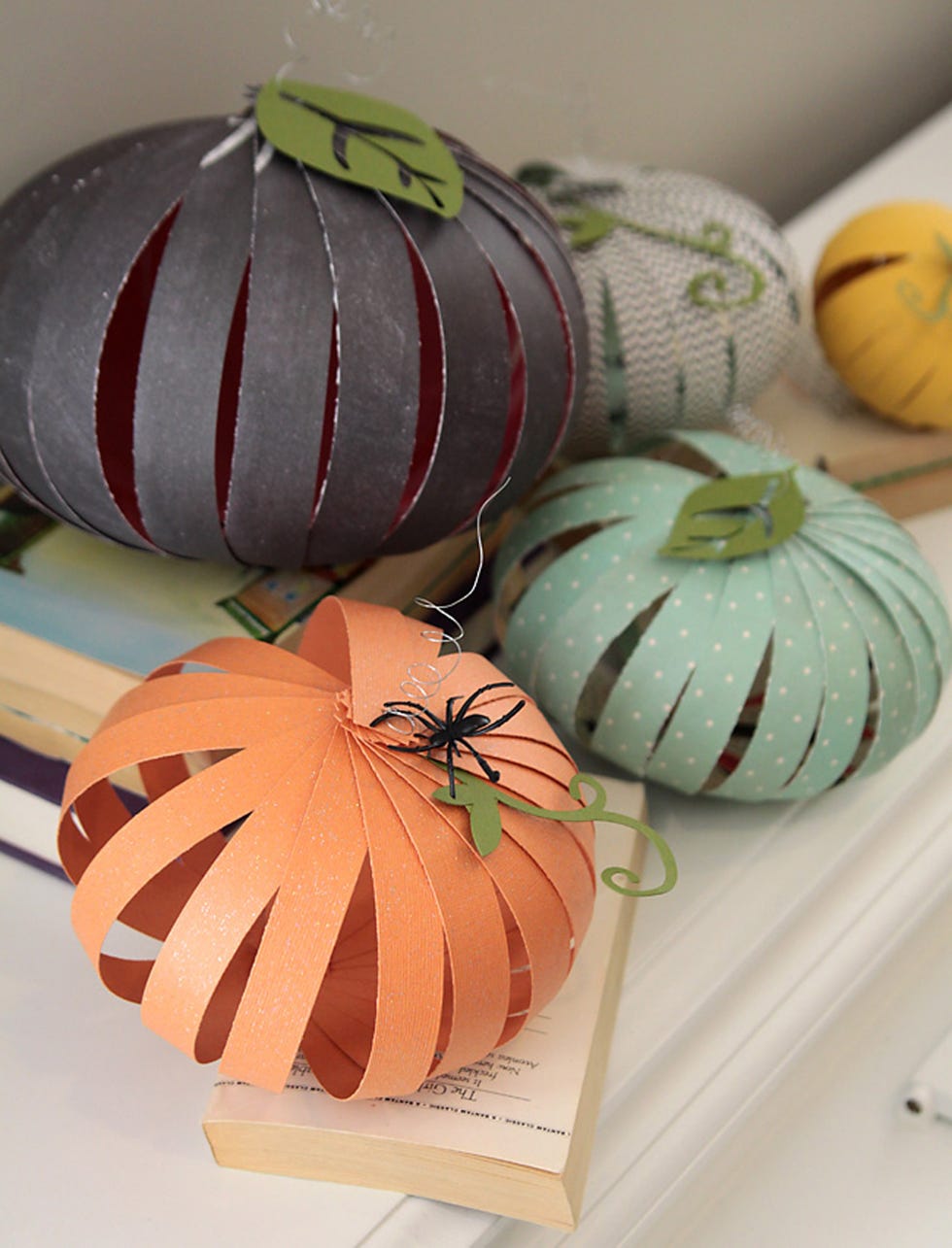 73 Easy Fall Crafts for Kids to Make This Month Get ready for a season of creativity with these 73 easy fall crafts for kids to make this month. From leaf rubbings to pumpkin painting, there's something for every little artist to enjoy as they celebrate the beauty of autumn.