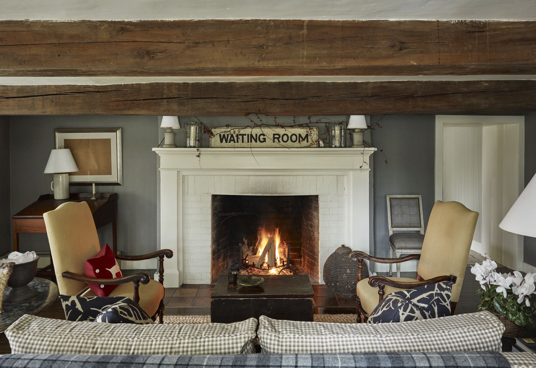 30 Cozy Fall Mantel Ideas and Fireplace Styling Tips