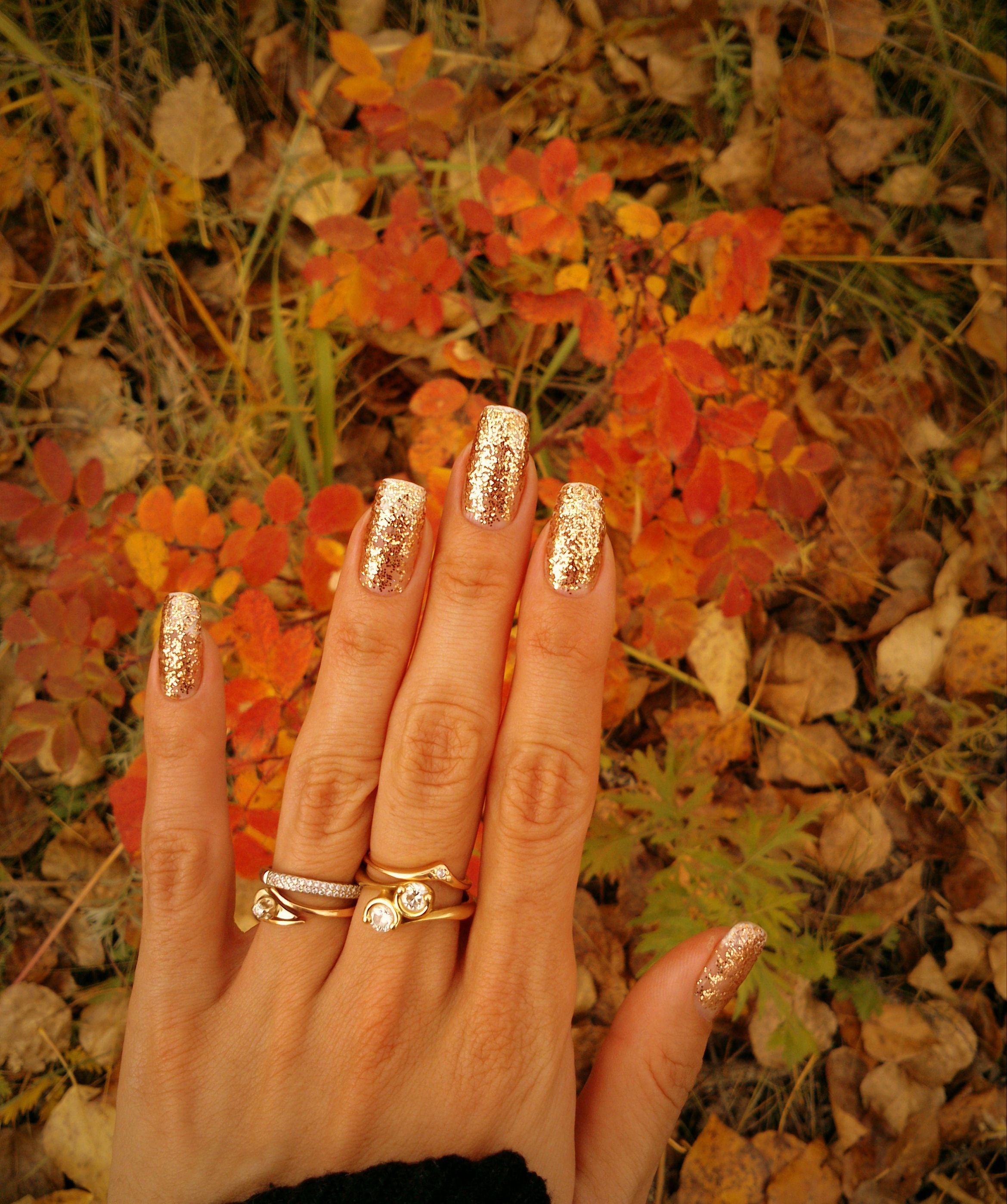 Glitter Nails with Jewels and Gold Make You Look Flashy and Charming.