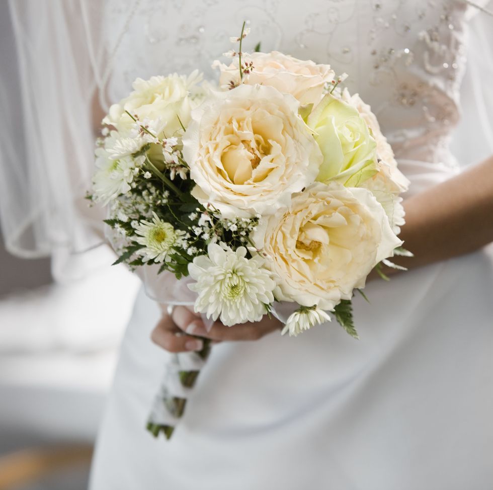 fall wedding bouquets off white