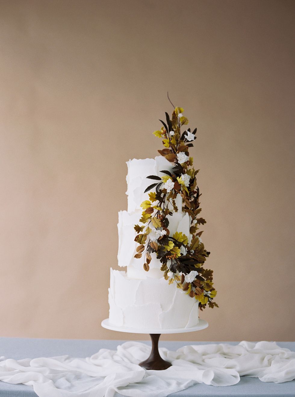 fall wedding cake with foliage wreath