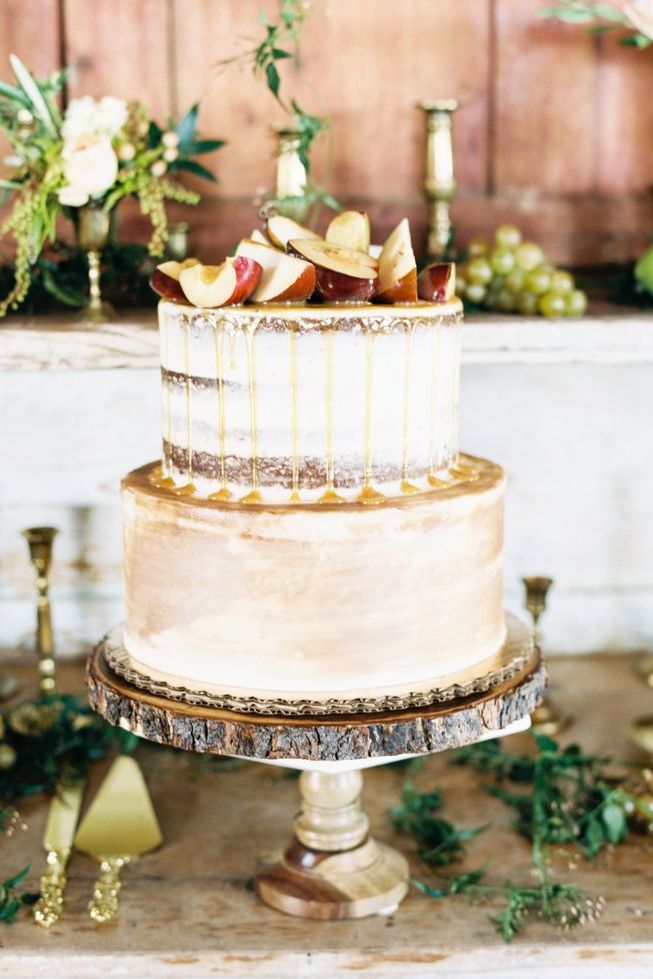 fall wedding cakes apple topper