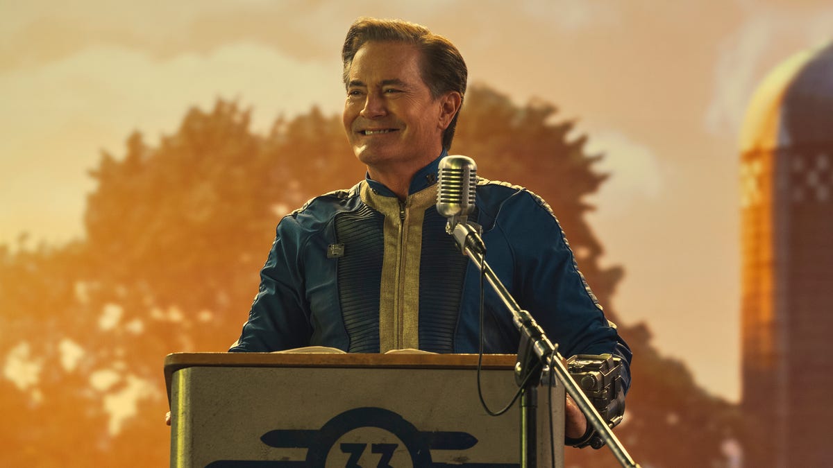 Kyle Maclachlan, toezichthouder Hank