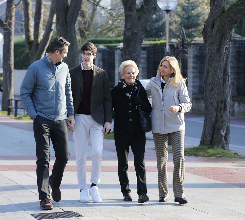 URDANGARIN DISFRUTA DE UN PASEO FAMILIAR EN NAVIDAD