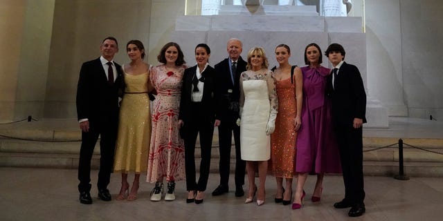 la familia biden en la gala 'celebrating america'