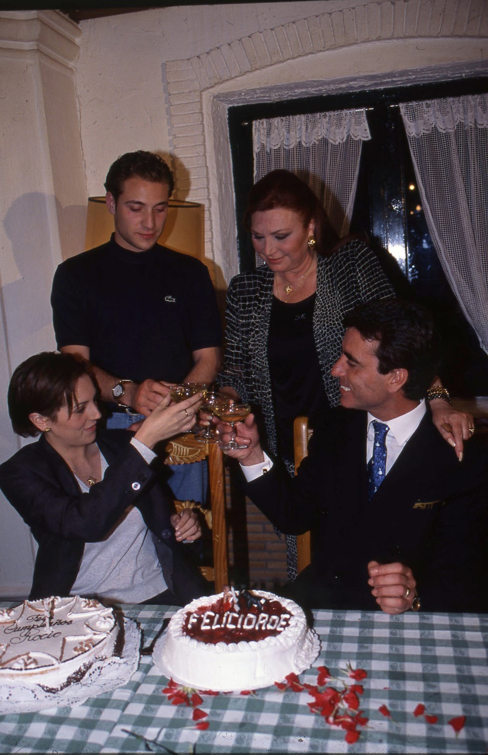 rocío jurado, rocío carrasco, antonio david y ortega cano brindando