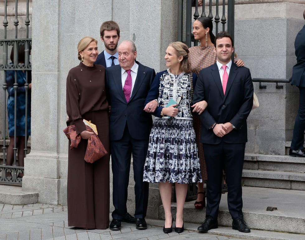 miembros de la familia real acudieron como invitados a la boda de jose luis martinez almeida y teresa urquijo