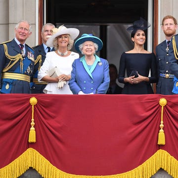 Carlos de Inglaterra y Camila Parker carlos de inglaterra y camila parker bowles junto con los otros miembros de la familia real