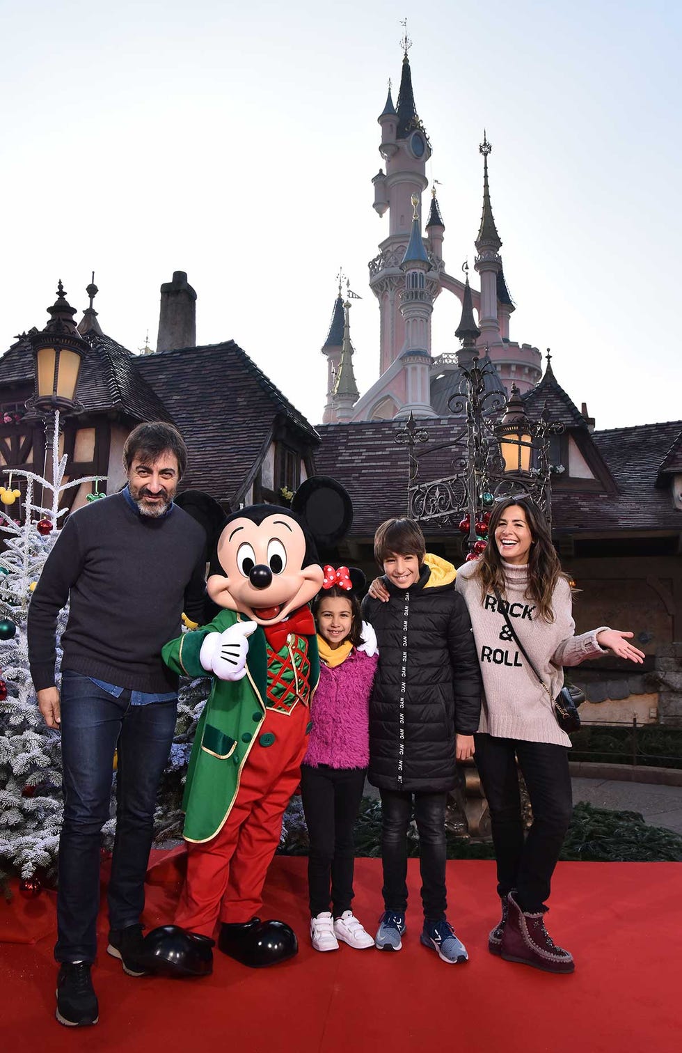 Fran Rivera, Nuria Roca, Chiara Ferragni y Zara Larson celebran 90 aniversario de Mickey Mouse