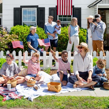 family celebrating 4th of july