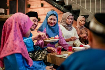 what is ramadan family gathering and eat together