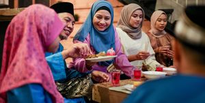 what is ramadan family gathering and eat together