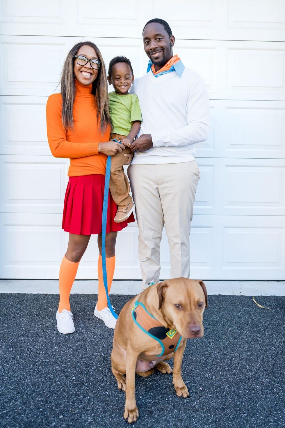 Family dressed as Velma, Fred and Shaggy and dog dressed as Scooby-Doo