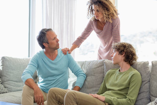 familia hablando de problemas