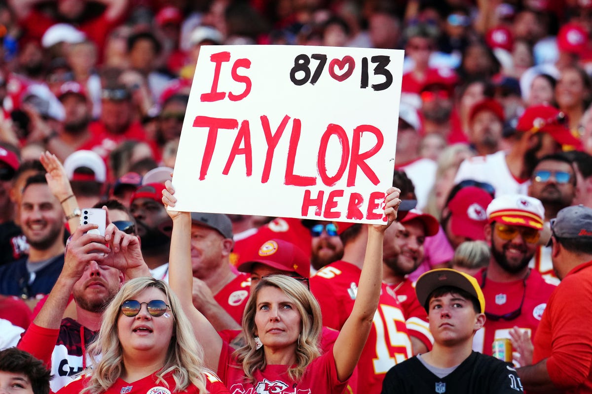 Sunday Night Football' Is A Sideshow To Tonight's Taylor Swift