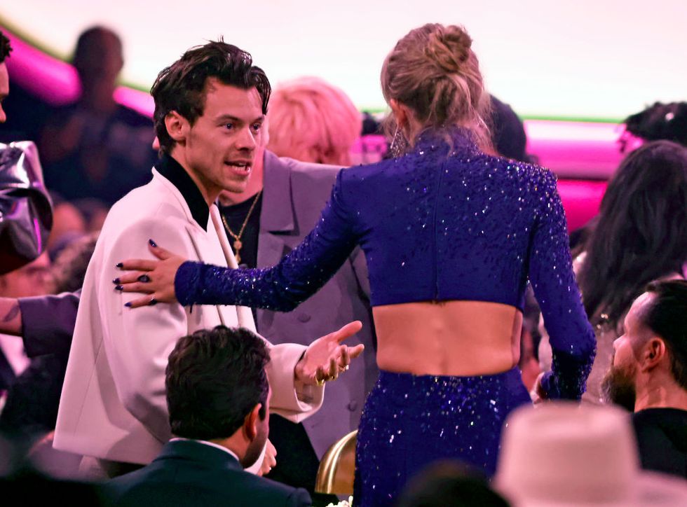 fans are losing it over taylor swift and harry styles awkward grammys reunion