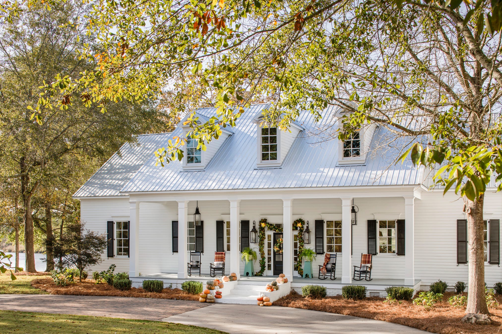 Sunday Share: From Dated Red Brick Rancher to Dreamy Southern Farmhouse