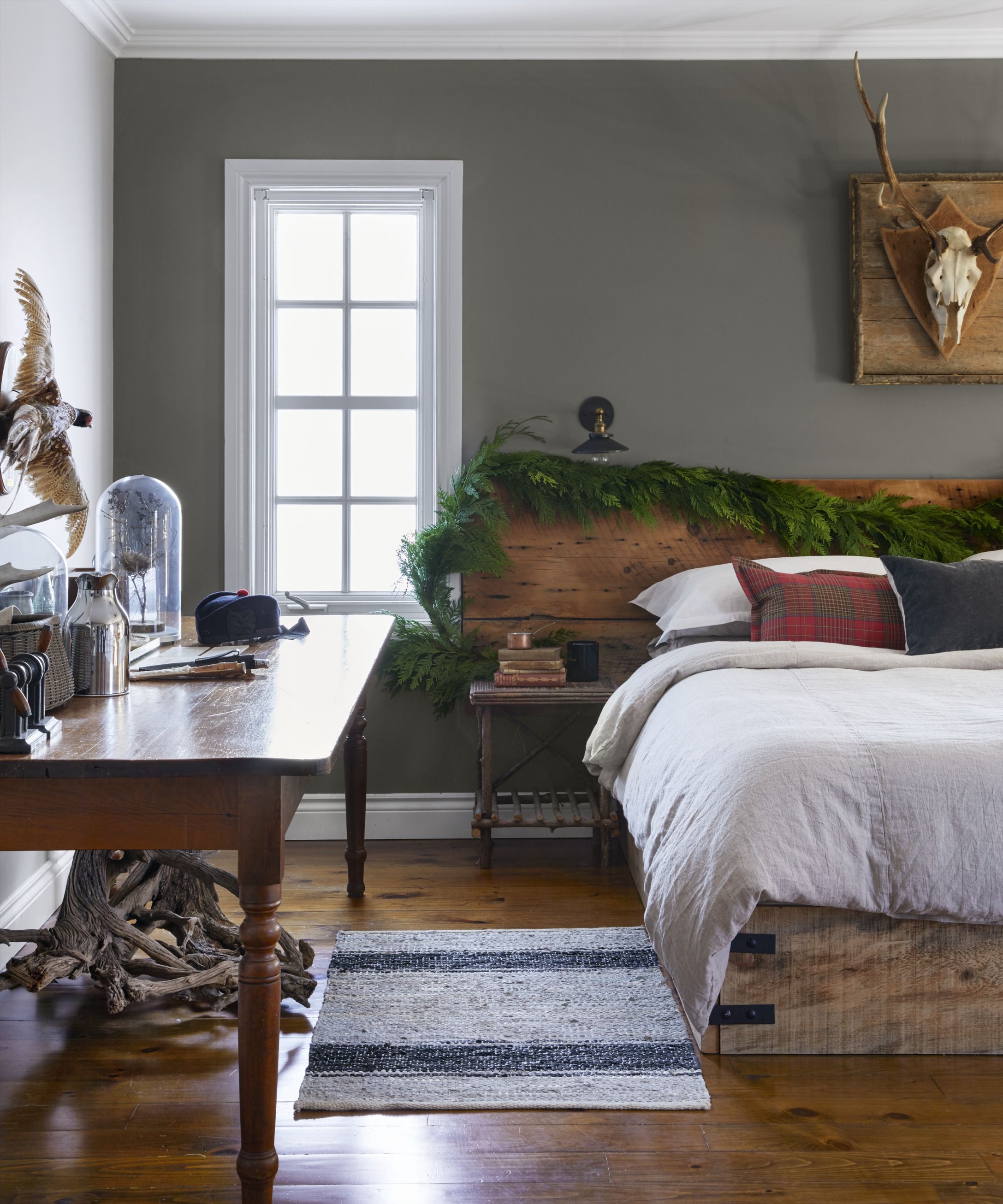 A Warm & Cozy Holiday Guest Room - American Farmhouse Style