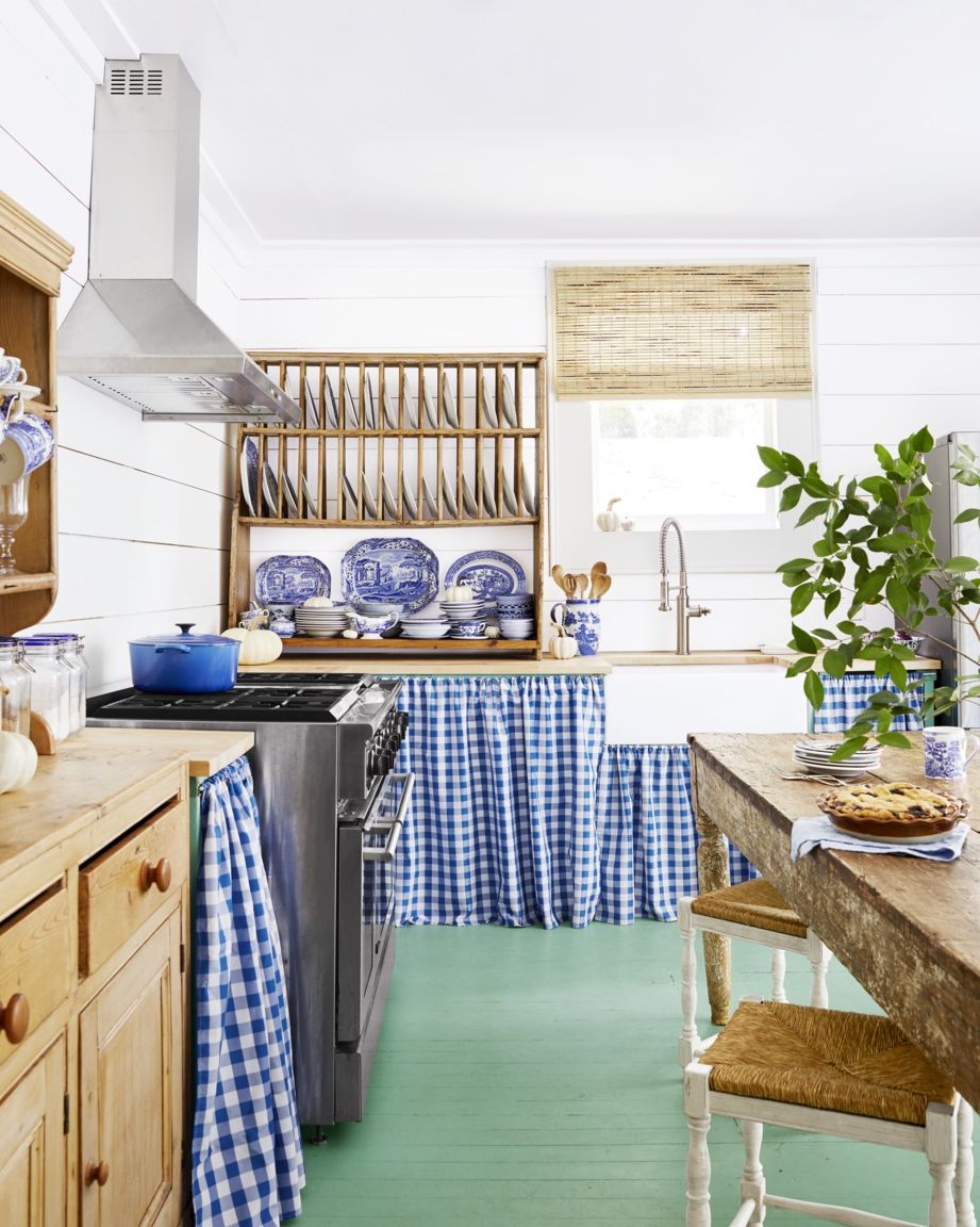 Designing a farmhouse kitchen: 13 ideas that are brimming with character