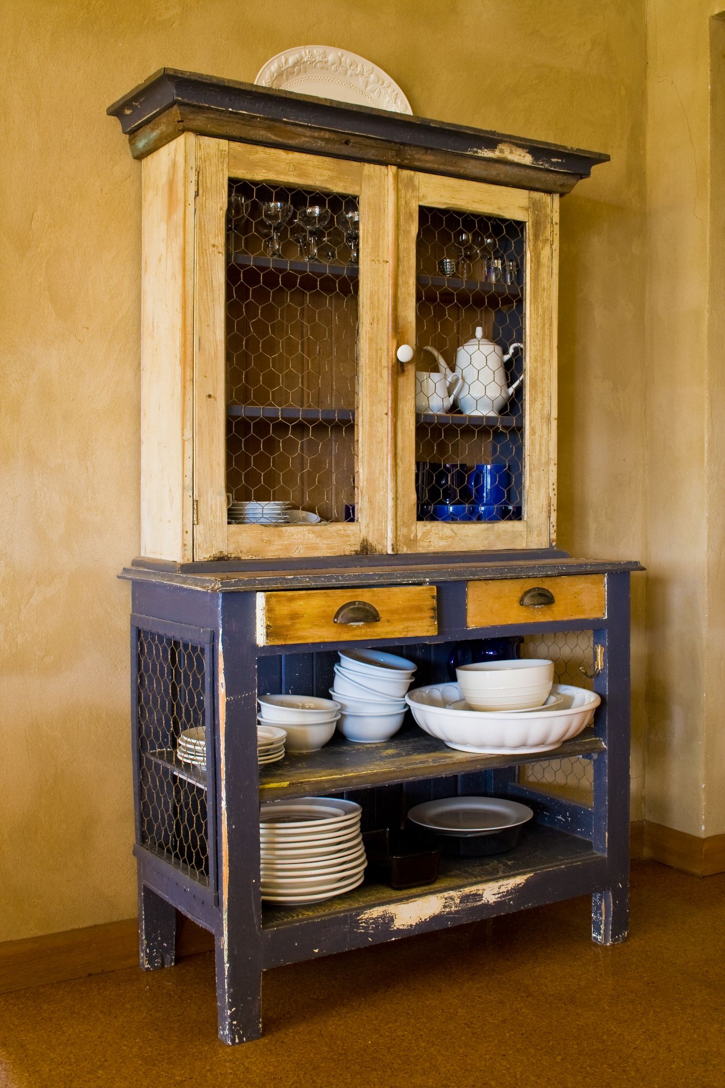 Farmhouse deals kitchen hutch