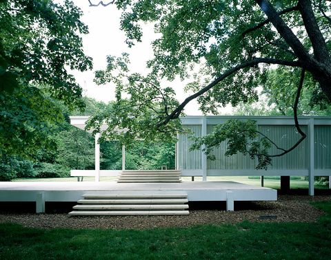 farnsworth house, designed and constructed by modernist architect ludwig mies van der rohe between 1