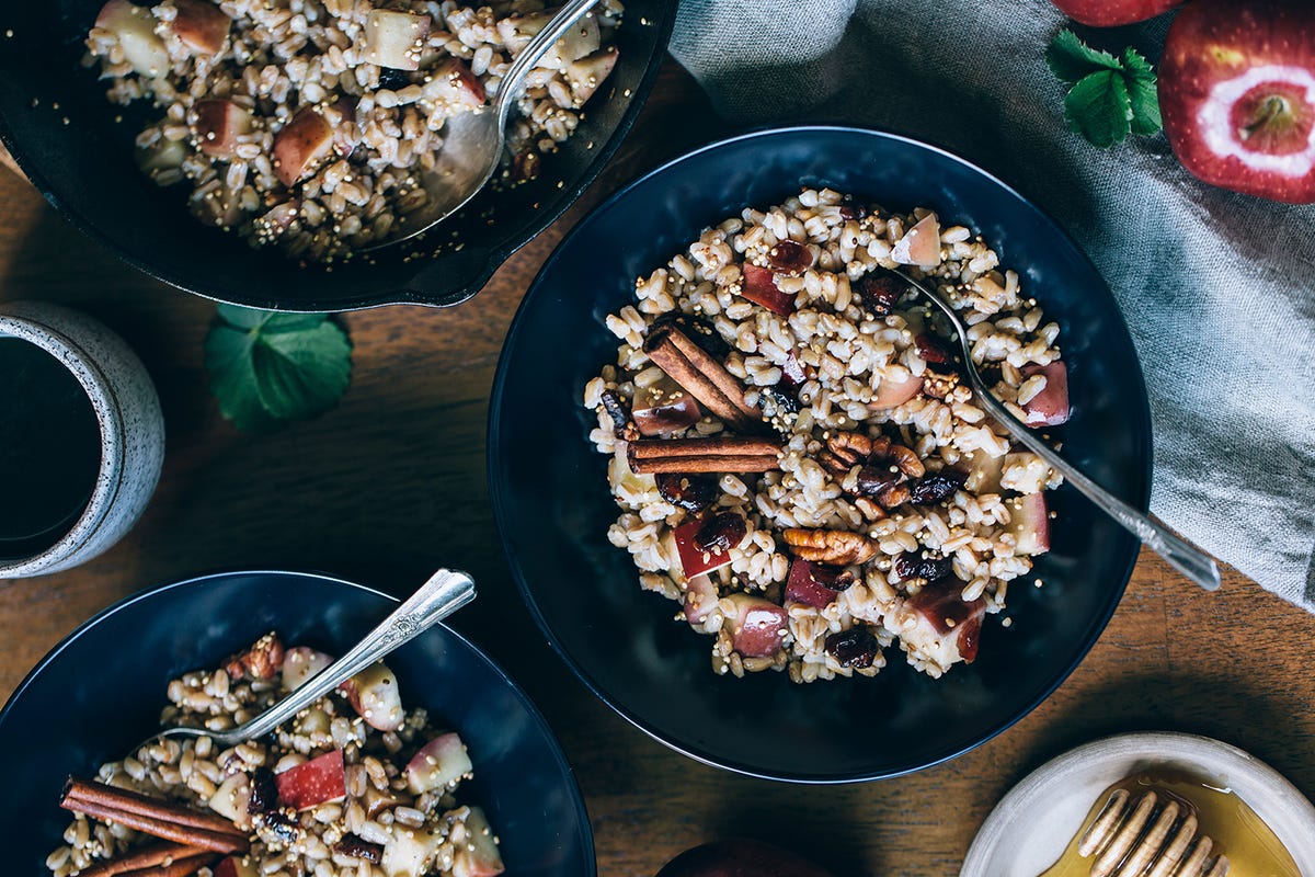 Breakfast bowl di quinoa e avena con magnesio