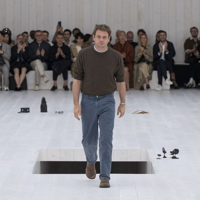 sfilata loewe primavera/estate 2025 settimana della moda maschile di Parigi