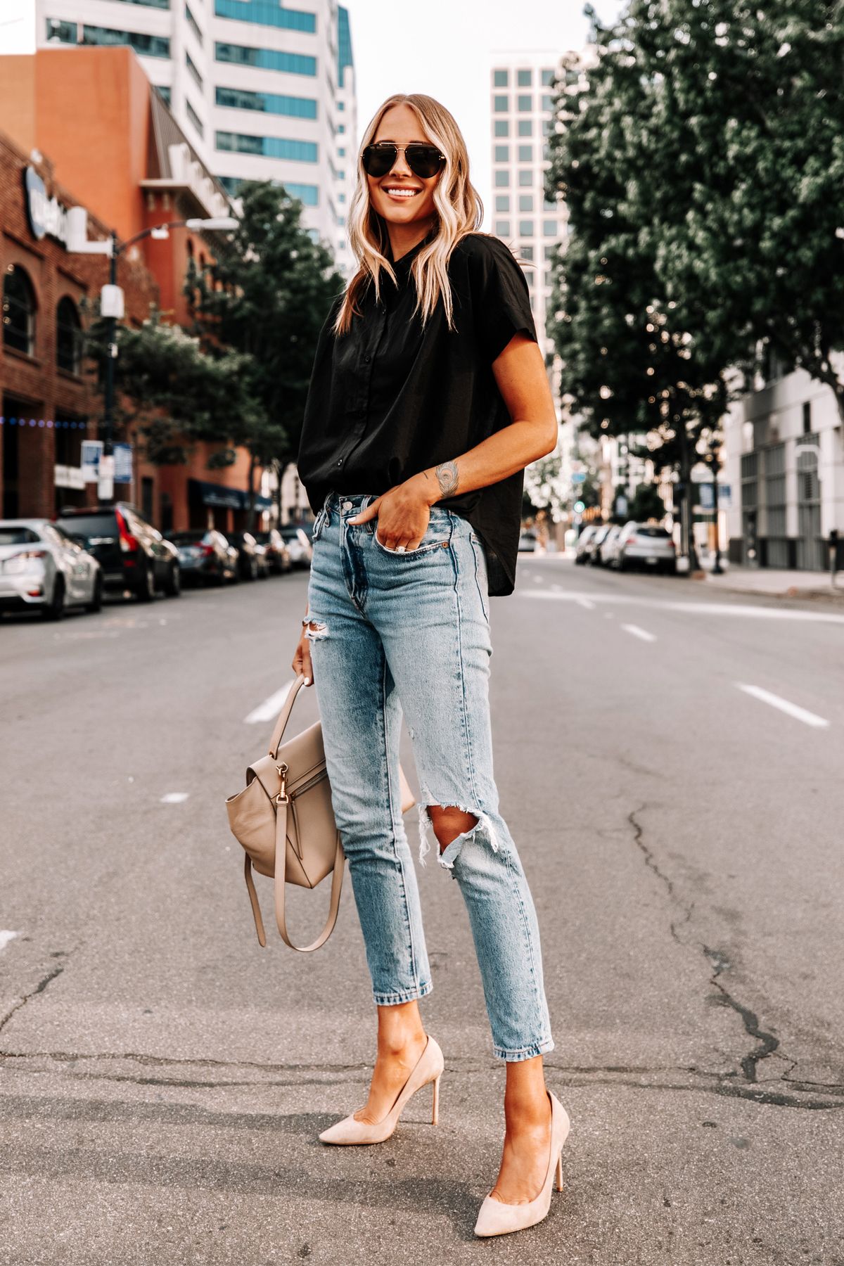 Looks con camiseta negra b sicos para combinar todo el verano