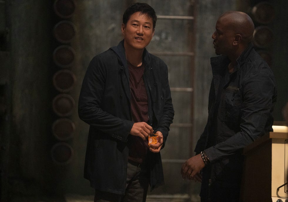 de izquierda a derecha han sung kang y roman tyrese gibson en f9, coescrita y dirigida por justin lin