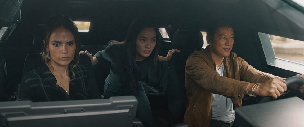 de izquierda a derecha mia jordana brewster, elle anna sawai y han sung kang en f9, coescrita y dirigida por justin lin
